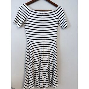 White‎ House Black Market Women Off Shoulder Wht/Blk  Stripe Fit Flare Dress XXS